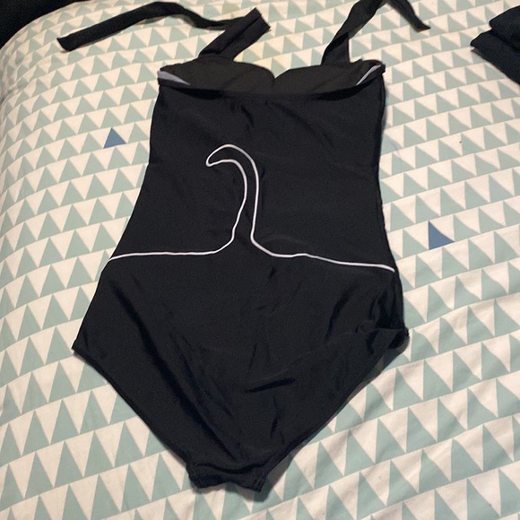 Swimming suit size :S. Beautiful design MeoW - Picture 4 of 7